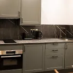 Lovely Flat On Bath Road - Flat 8 דירה