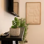 Lovely Flat On Bath Road - Flat 8 דירה