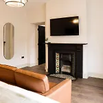 Lovely Flat On Bath Road - Flat 8 *