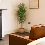 Lovely Flat On Bath Road - Flat 8