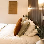 דירה Lovely Flat On Bath Road - Flat 8 *