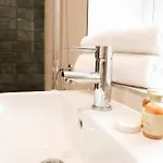 Lovely Flat On Bath Road - Flat 8 * בריסטול