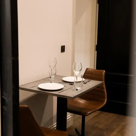 Lovely Flat On Bath Road - Flat 8 * Bristol