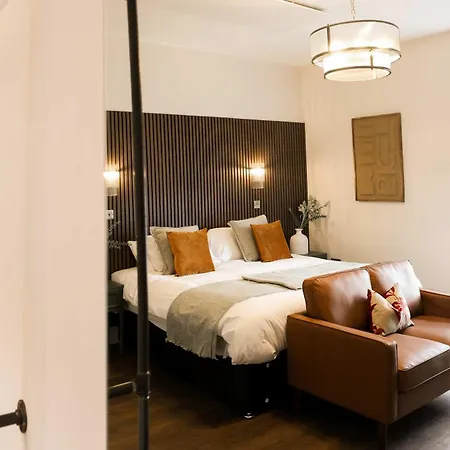 Lovely Flat On Bath Road - Flat 8 *
