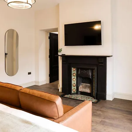 Lovely Flat On Bath Road - Flat 8 *