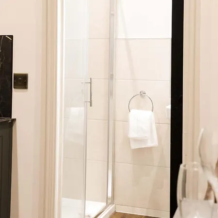Lovely Flat On Bath Road - Flat 8