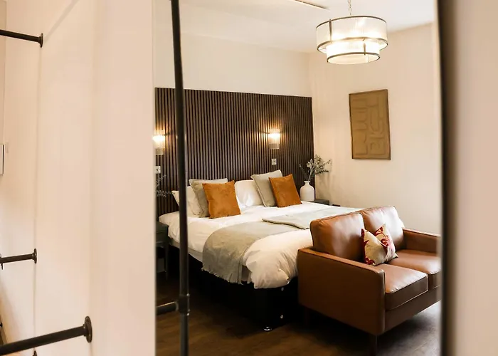 Lovely Flat On Bath Road - Flat 8 *