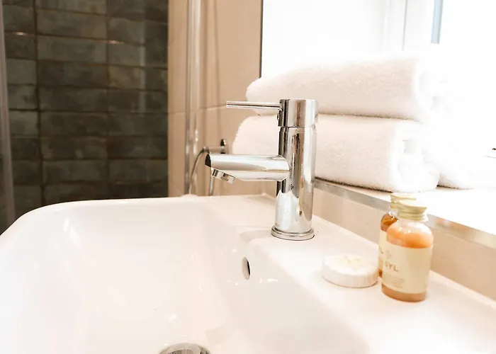 Lovely Flat On Bath Road - Flat 8 * Bristol