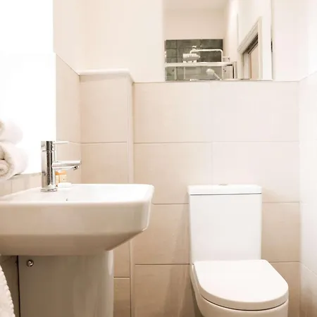 Lovely Flat On Bath Road - Flat 8 Appartement *