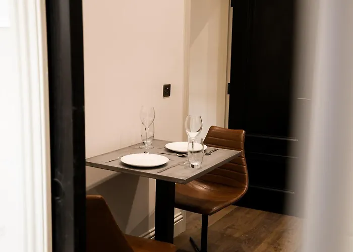 Lovely Flat On Bath Road - Flat 8 * Bristol