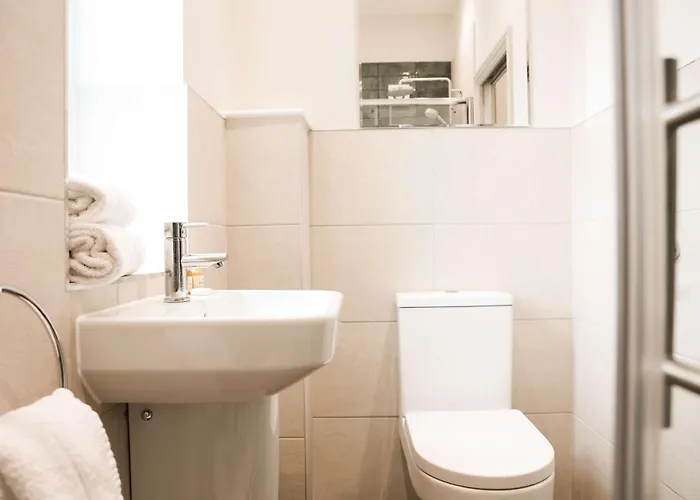 Lovely Flat On Bath Road - Flat 8 Apartament *